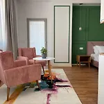 Ginger Lejlighedshotel Tirana